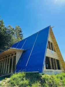 Holzfassade eines ökologisch gebauten Hauses